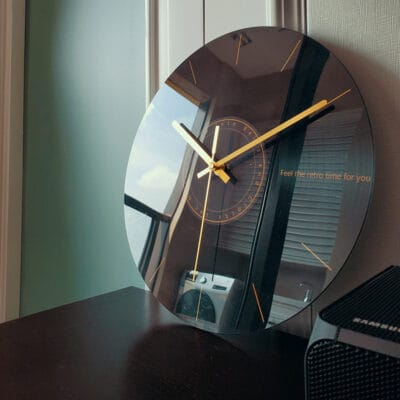 Glass Clock - Image 10