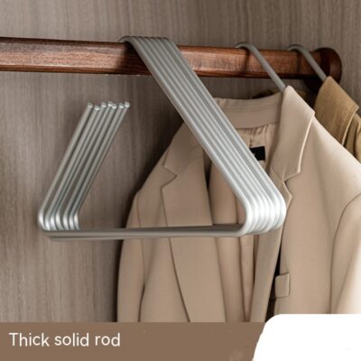 Light Luxury Hanger - Image 3